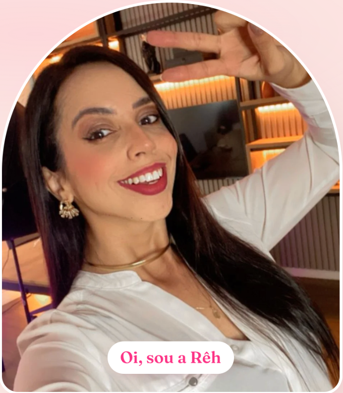 Rêh, biomédica especializada em Skincare e Cosmetologia.